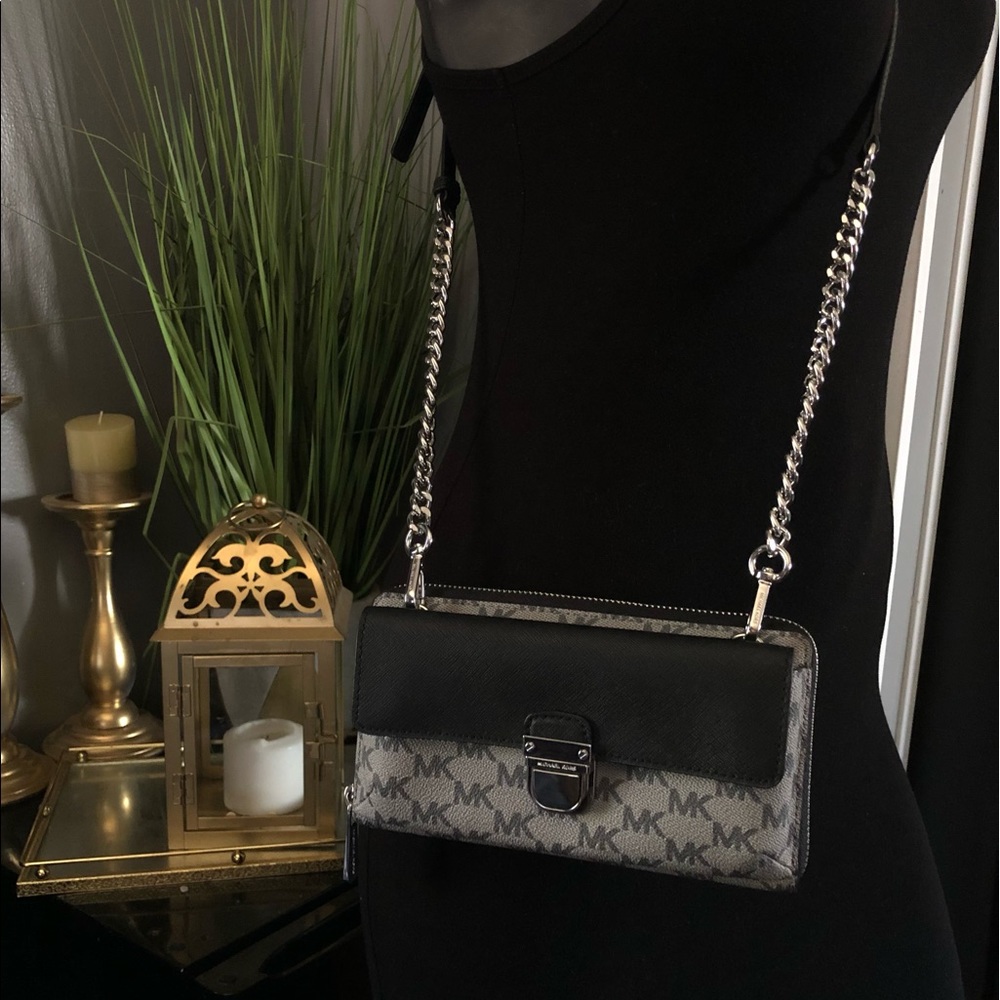 MICHAEL KORS crossbody purse!